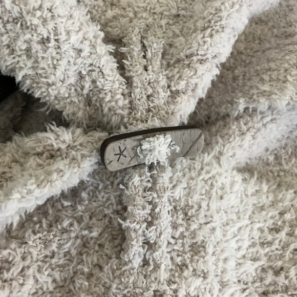 LAST ONE! Barefoot Dreams Hooded Shawl - Picture 7 of 7